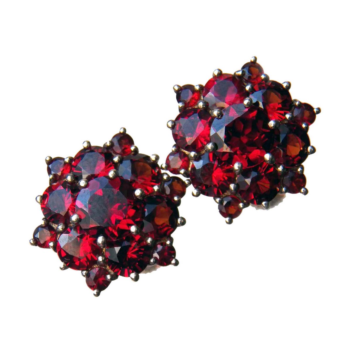 sochicfinds.com/products/victo…
Victorian Revival Pave Garnet Flower Earrings, Gilt Sterling Silver, January Birthstone Gift #VictorianRevival #GarnetEarrings, #JanuaryBirthstone