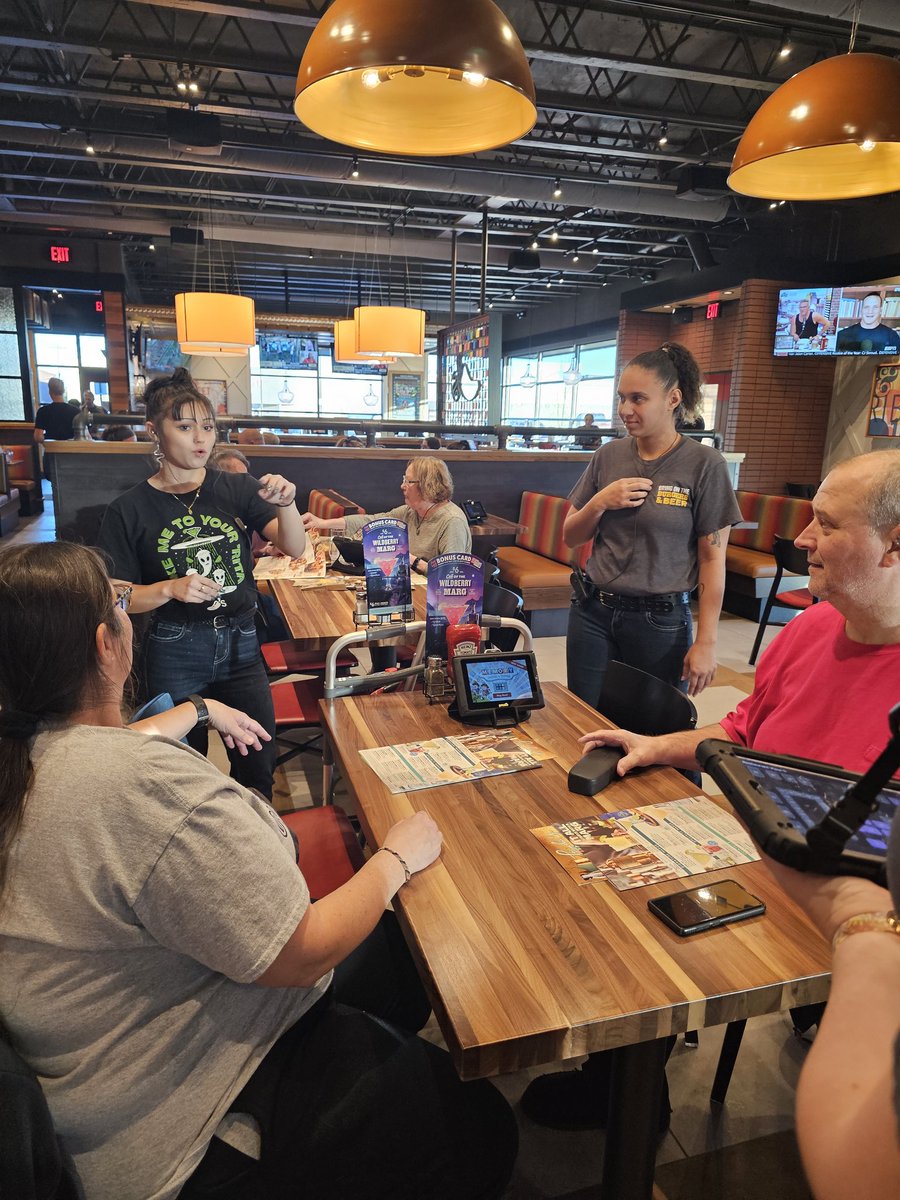 Our Food Runner Extraordinaire Aaralyn helping Reba the server with her guest who are hearing impaired. Great Job showing Chili's Love and making our guest feel special.  <a href="/ChilisJobs/">Chili's Jobs</a> <a href="/ErinParanuk/">Erin Paranuk</a> <a href="/SankaSasinee/">Sasinee Sanka</a> #chilislove2023