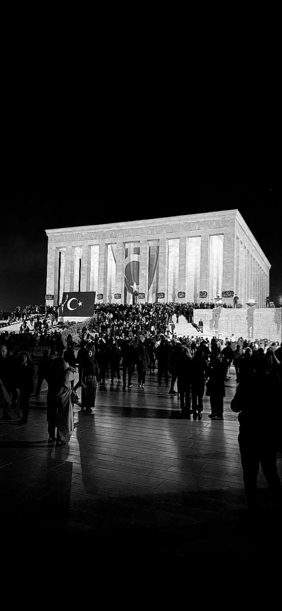 "Bizim maviye olan sevdamız
Selanik'te açılan bir çift gözle başladı." #ÖlümBileSilemediSeni
#10Kasım