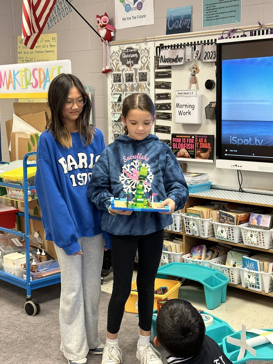 It’s Maker Space Time! Fifth graders created their own symbols and monuments to honor veterans today. 
#RespectHonorGratitude  <a href="/SearingtownK5/">Searingtown School</a>