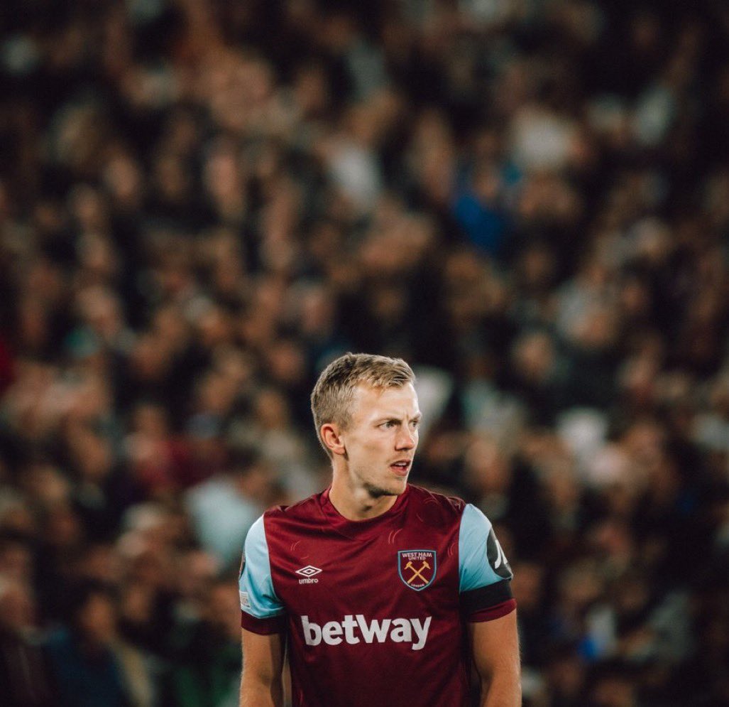 James Ward-Prowse’s game by numbers vs. Olympiacos:

90% pass accuracy
73 total touches
7 chances created [most]
5 passes into final third
3 big chances created 
1 assist

Pulled the strings. 👏🏼