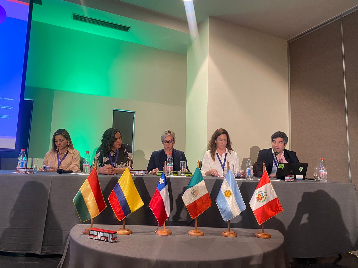 Gracias autoridades de Chile por invitarme a "Desafíos las Mov. con Persp. de Género". Reflexiones sobre cerrar brechas, la lucha diaria de mujeres según <a href="/OITconosur/">OIT ConoSur</a>  y orgullo por el compromiso de <a href="/TranspGenderLab/">TransportGenderLab</a>. Conocimiento+colaboración=innovación. ¡Sigamos construyendo red!