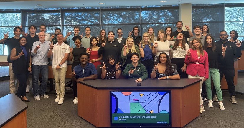 USFVinikMBA's tweet photo. Cheers to the end of an incredible first semester! ππ
Our first year graduate students bid farewell to their last day of classes! Here's to the memories made, friendships forged, and the bright future that awaits. #FirstSemesterGraduates #EndOfClasses #usfvsem https://t.co/UYSNJGpyxm