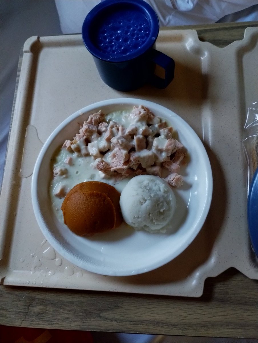 colasente's tweet image. Dite moi qui à faim ❓ .

Voilà ce que ont donne à nos Aînés  , 
Qu&apos;ont ce demande pas pourquoi ils sont malades et en fin de vie 🤬👈 #CHSLD  
Rien de vivant ❓👈