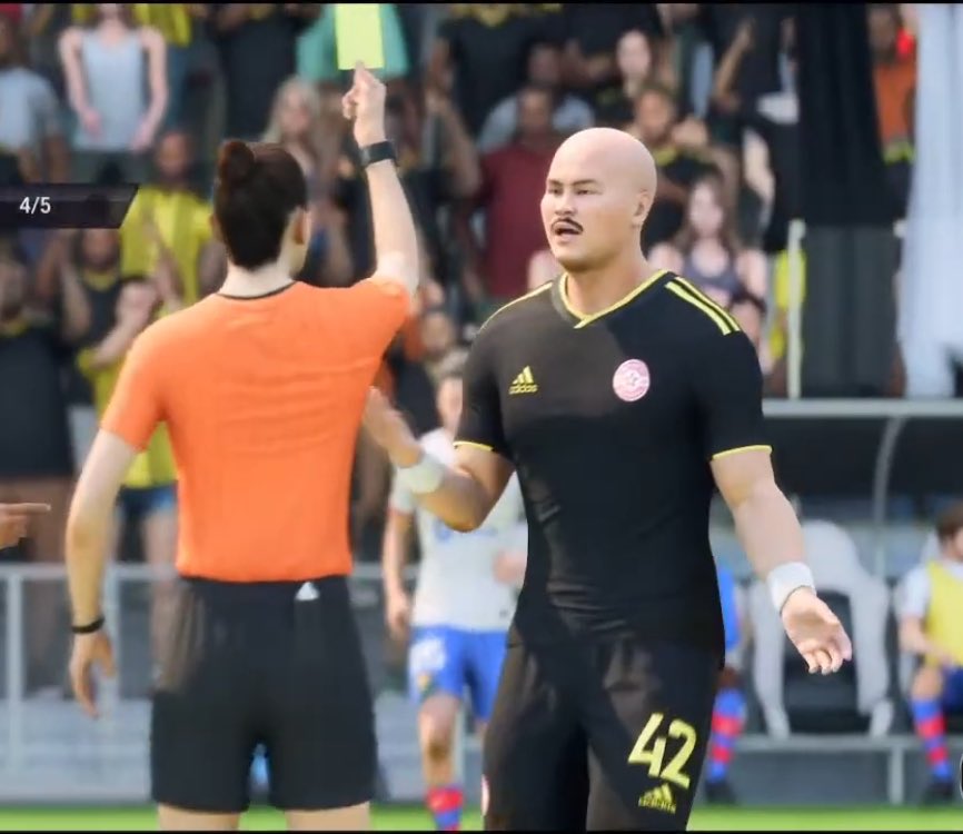 クロちゃんをプロクラブで作りました
イエローを貰って不機嫌になるクロちゃん
 #EAFC24