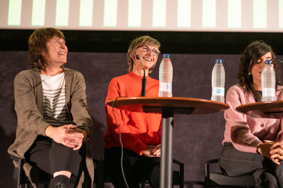 IPESEmakumeak's tweet photo. ¡Qué tarde tan bonita! Zer nolako arratsaldea! 

Muchas gracias por llenar la sala. 

Mila esker al equipo de Exopía y mila esker a Rosa Zufía y Bertha Gaztelumendi 💜🌼 @arnasafilm https://t.co/zL6wBJArsl