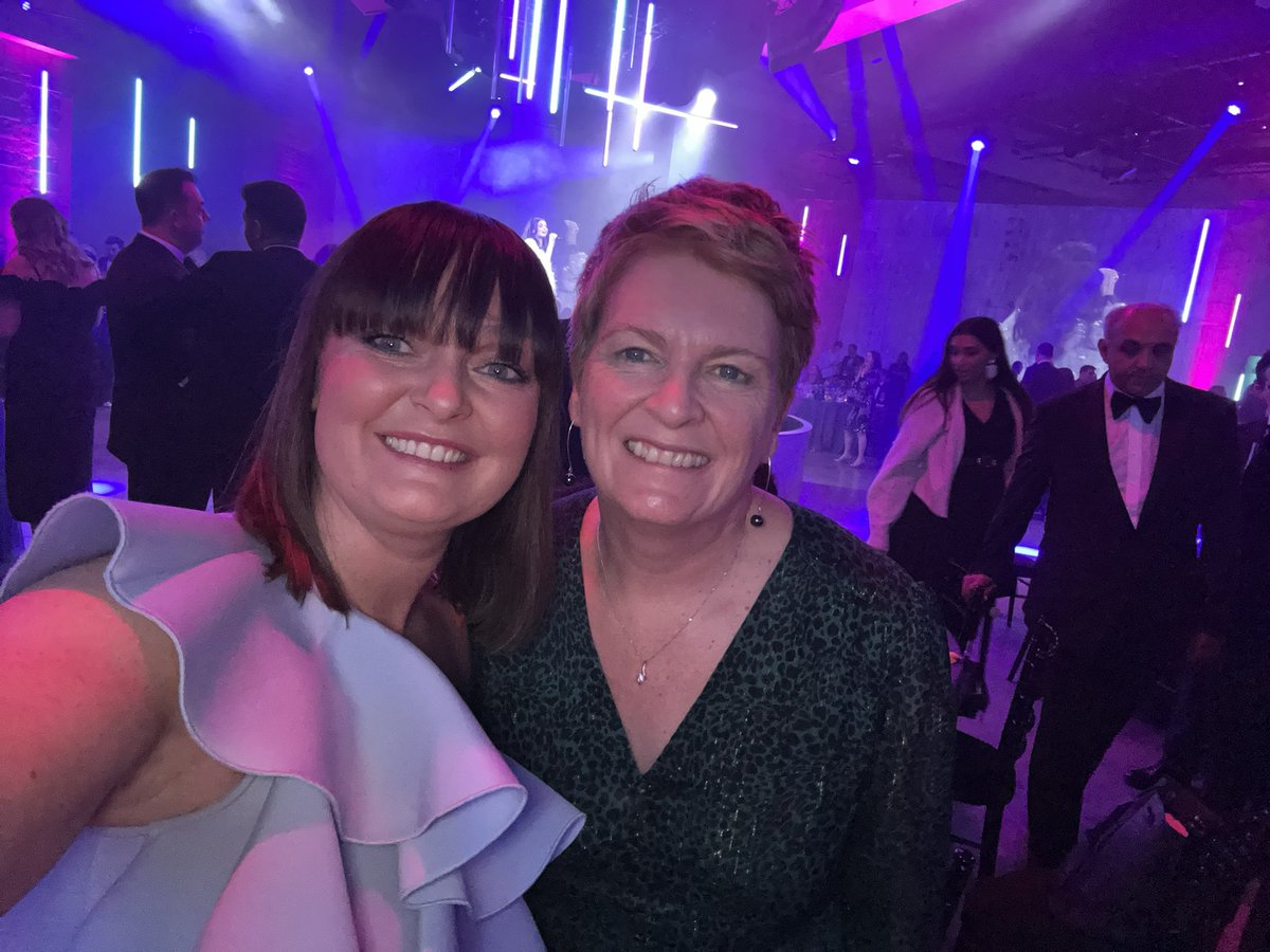 What a delight to meet up with @Edelharris and celebrate the contribution of the #socialsector in creating a #betterworkingworld @ey_uki #EOYUK @Theresa_Shearer we missed you ❤️