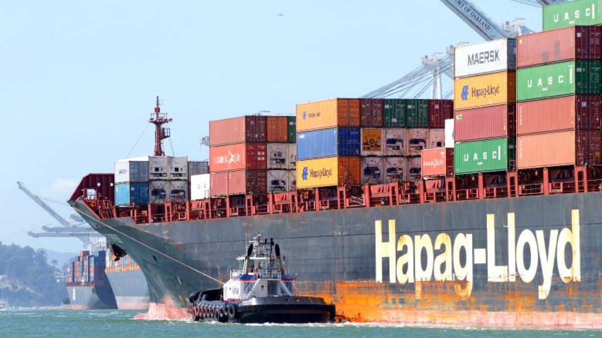 Hapag-Lloyd prioritizes costs as rates, earnings plummet...The carrier has followed its peers with a sharp decline in earnings, and although still highly profitable, its CEO warned that rates on the east-west trade lanes are at unsustainable levels: ow.ly/490g50Q69zi