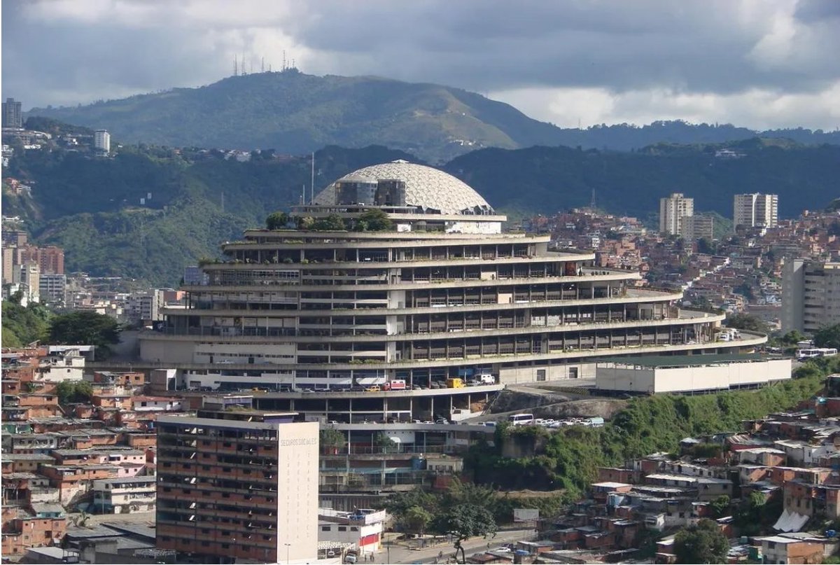 El joven venezolano Wilder Vasquez, detenido injustamente y condenado a 5 años de prisión. Ya cumplió la pena y aún permanece preso en El Helicoide. 
#LiberenAWilder 🇻🇪
#LibertadALosPresosPoliticos 
#NosFaltanMas
