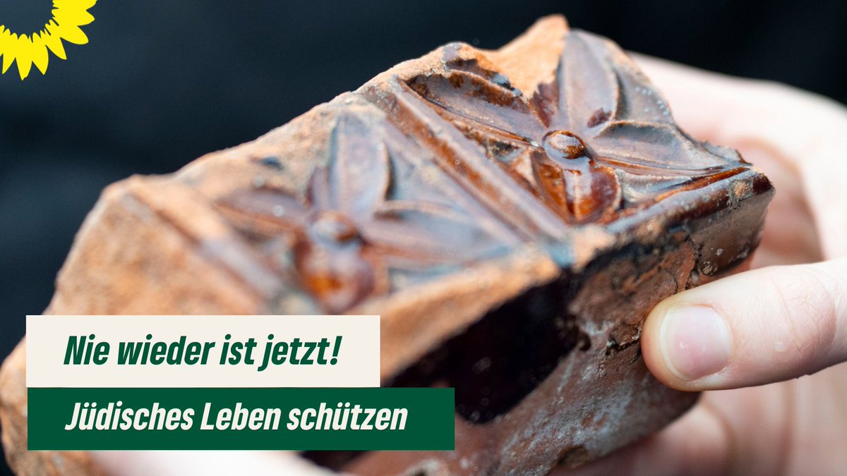Ornamente der vor 85 Jahren zerstörten #Bornplatzsynagoge im Grindelviertel. Einst war sie das größte jüdische Gotteshaus in Norddeutschland. Wir freuen uns, dass durch den geplanten Wiederaufbau der Synagoge jüdisches Leben in #Hamburg deutlich sichtbarer und gestärkt wird.