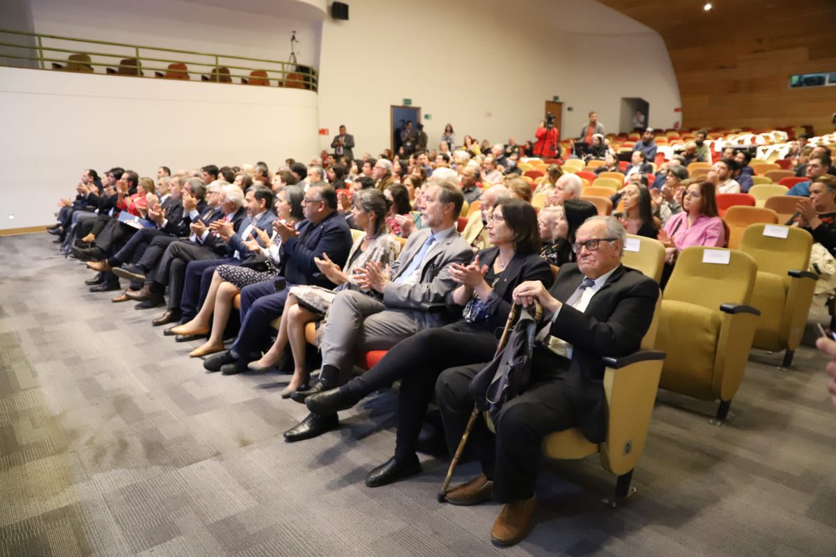 colmedchile's tweet image. Comienza presentación del informe de la Comisión Verdad y Memoria del #Colmed en marco de los 50 años del golpe civil-militar
🔴🎥 Sigue la transmisión youtube.com/live/HSLWixFh5…