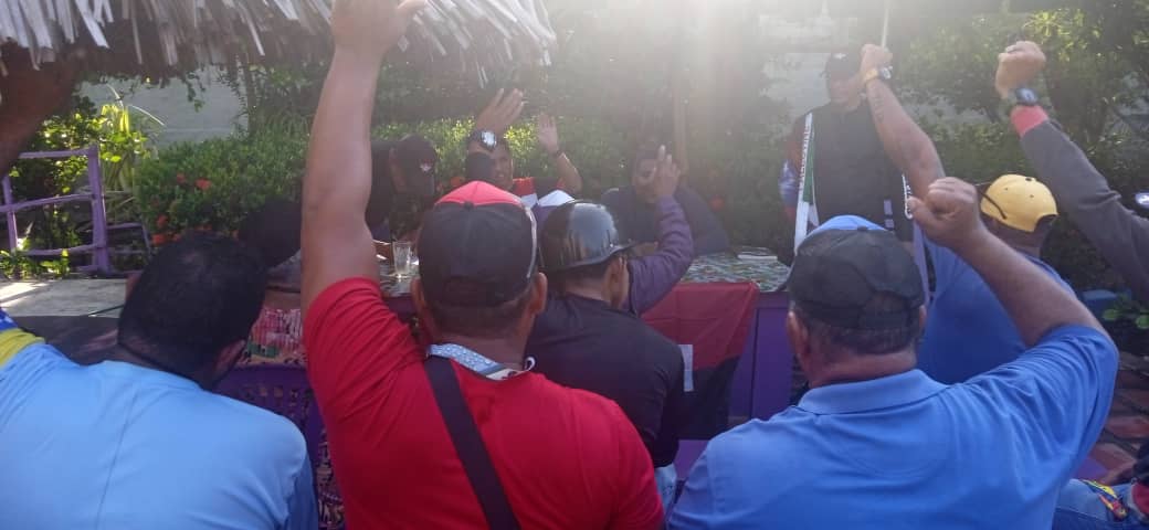 Con alegría se realizó las adecuaciones en los municipios Silva y Monseñor Iturriza del estado Falcón. Seguimos construyendo partido.
#VenezuelaToda 
Los Rebeldes somos más.
<a href="/BloqCentroOccid/">BloqCentroOccidental_MRT</a> <a href="/GobVictorClark/">Gob Victor Clark🌀</a> @TupamaroMRT <a href="/JuventudMRTVzla/">X Oficial Juv. Rebelde Tupamaro</a>