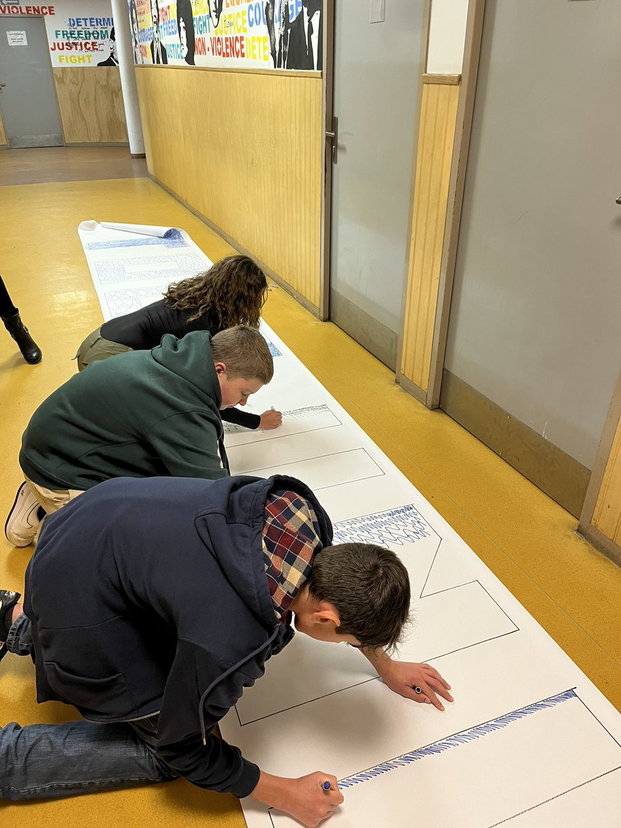 ClgJMonnet's tweet photo. Journée #NAH : journée balisée, analyse d’affiches et clips, débats, préparation au concours et moment convivial collectif à la fin pour nos 22 classes ! 🙏 à tous pour votre investissement et 👏🏻 au référent #pHARe pour l’organisation ! @ABisagni @DsdenGironde @AcBordeaux https://t.co/QF1JKy5CWW