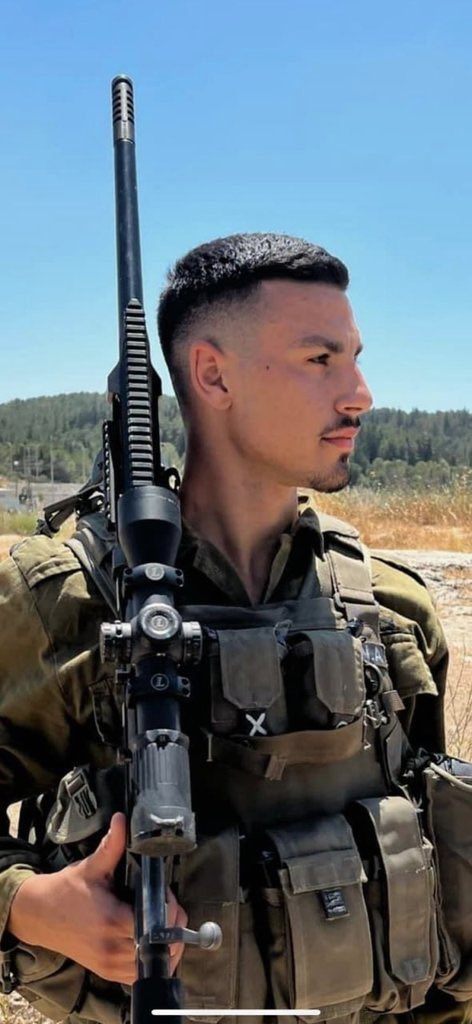 الرقيب نوع أبو يوسف، أفضل القناصين في قوات الاحتلال، "فطيسة" جديدة على يد الأبطال، فكيف قُتل؟
أبو يوسف، وأثناء اختبائه في أحد مباني غزّة مستعداً لتنفيذ عملية قنص، ظهر خلفه أحد عناصر المقاومة وقتله من "المسافة صفر" واستولى على سلاحه! حيّوا المقاومين✌🏼🔻🇵🇸عظّم الله حزنكم وأدام