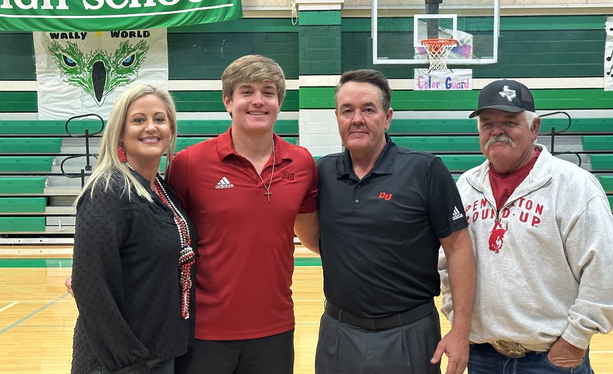 <a href="/baseball_wallhs/">Wall Hawk Baseball</a> Hawks <a href="/DylanGidney13/">Dylan Gidney</a> and <a href="/AugdenH/">Augden Hallmark</a> signed to play baseball at the next level on Thursday. Congratulations gentlemen! sanangelolive.com/news/sports/20…
