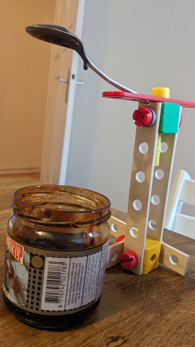BognerM's tweet image. Exploring the physics of date syrup retraction post-droplet detachment. 🧐 My mini scientist crafted a spoon holder for scientific exploration! 🔍🧑‍🔬 #hydrodynamics #kitchenscience #physicsadventure