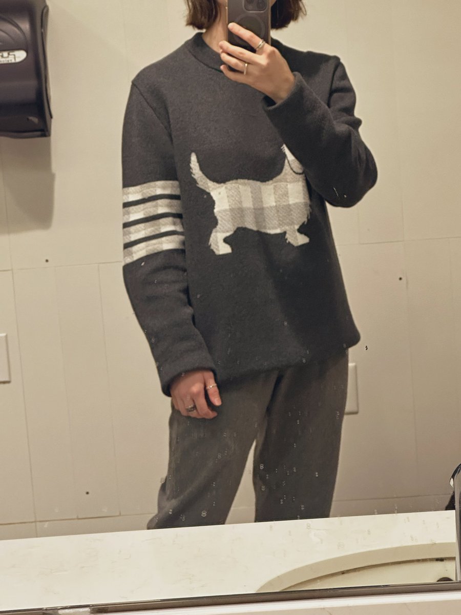 MightyAlchemist's tweet photo. В какой то момент я всё больше стала походить на студента какого то британского учебного заведения https://t.co/6b0Fao05BD
