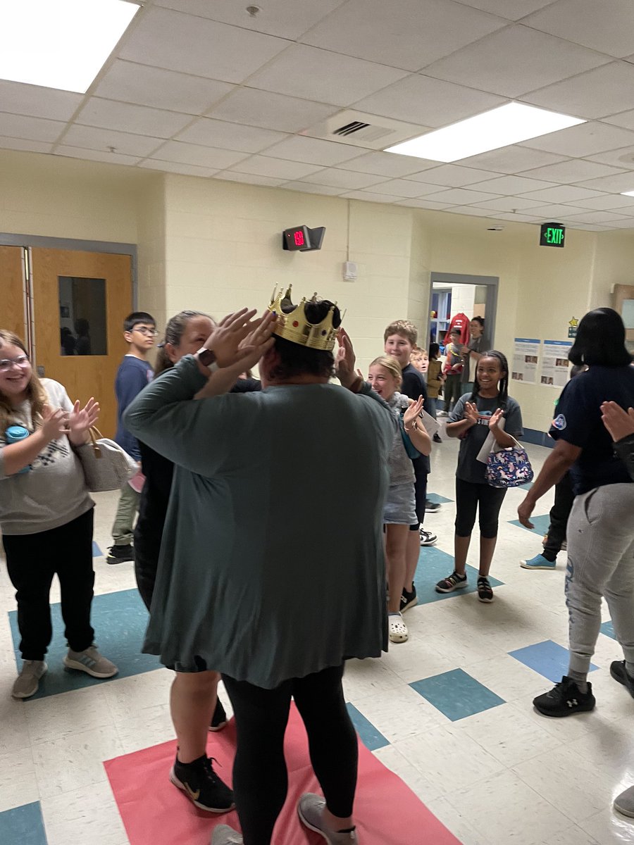 I was welcomed with a 👑 and red carpet after lunch today and its the best thing ever 😂 Thanks for the royal treatment <a href="/WestchesterElem/">Westchester Elementary</a>! My kids need to win the 🎃 contest more often!