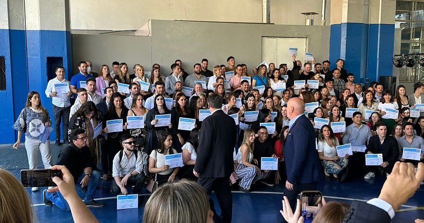 FAPASAOFICIAL's tweet photo. ¡Un día de celebración en CABA! 🎓

 Hoy, 190 diplomas fueron entregados. Este evento, compartido con colegas y familiares destacando la importancia de la profesionalización del Productor Asesor de Seguros. 

#FAPASAFEDERAL #CABA #Diplomas https://t.co/JahEWMluCv