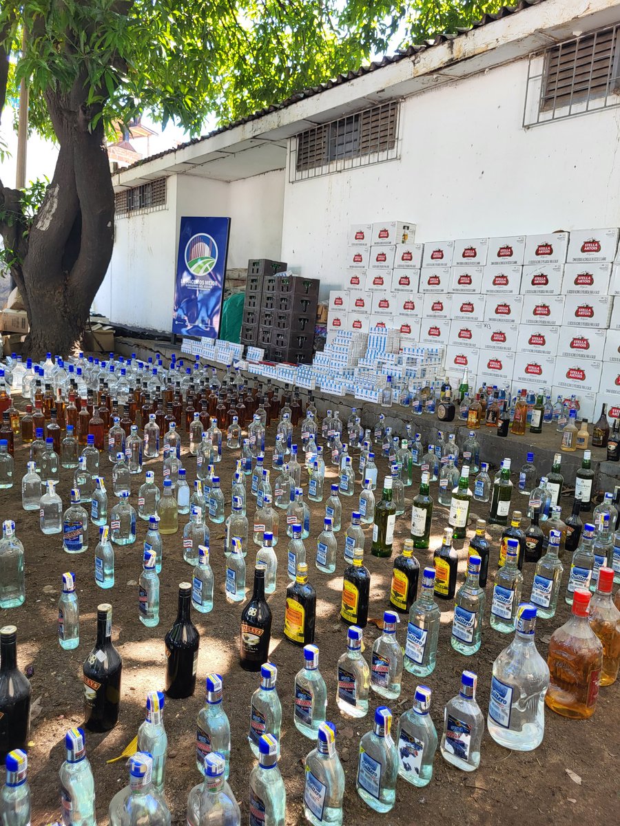 Acompaños a la secretaria de renta departamental a la destrucción de licor incautado, así mismo ratificamos el compromiso que como sector tenemos para los comensales y la salud de los mismos, porque ser legal ayuda a la salud de todos     <a href="/PoliciaAduanera/">Policía Fiscal y Aduanera (POLFA)</a> <a href="/Asobares/">🇨🇴 ASOBARES COLOMBIA</a> <a href="/FNDCol/">FND - Federación Nacional de Departamentos</a>