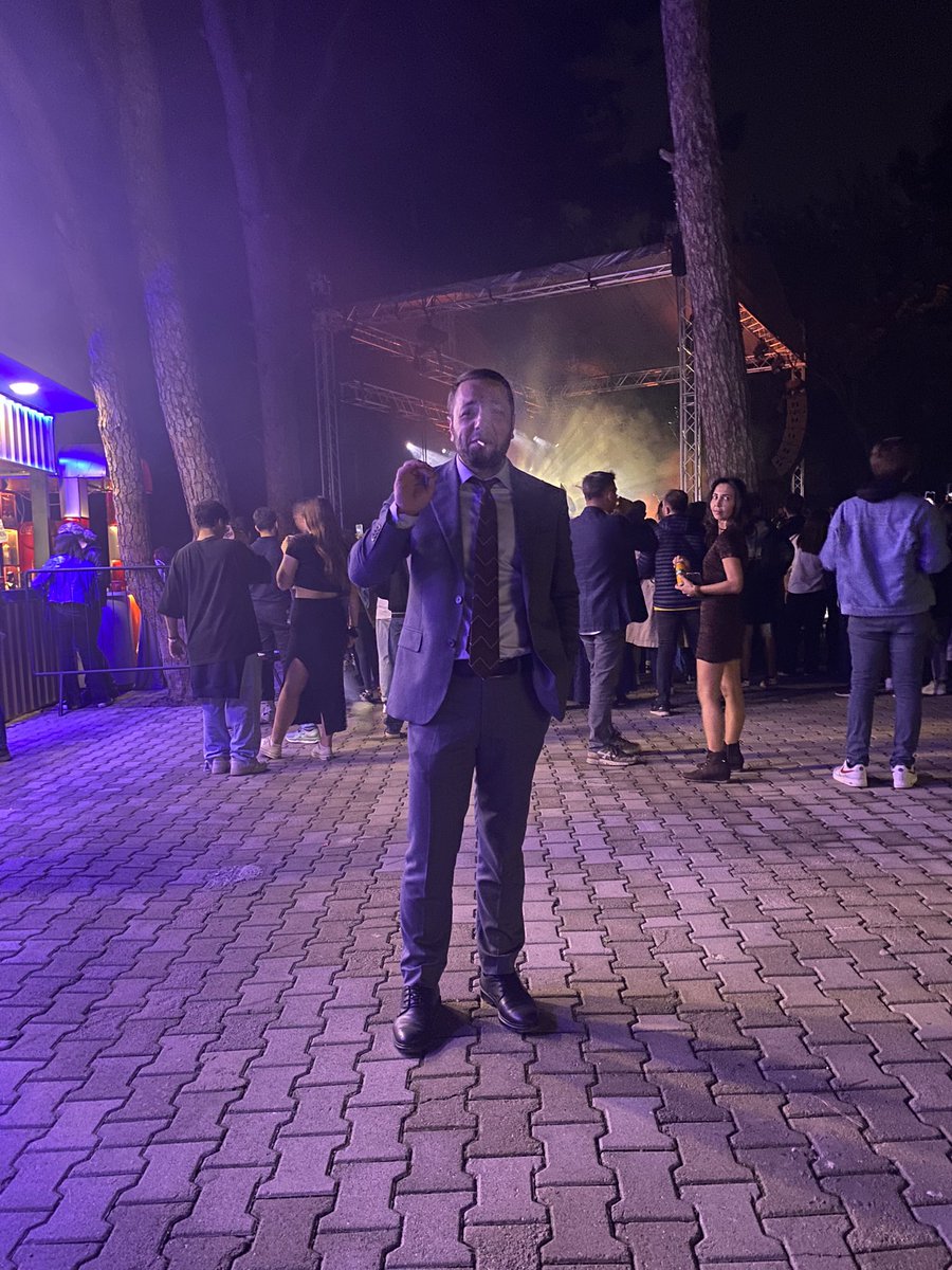 Adamlar konserine adam gibi gitmişimdir, kafamda Barış Manço dan cacık çalıyordur 🤷🏻‍♂️ <a href="/theadamlar/">Adamlar</a>