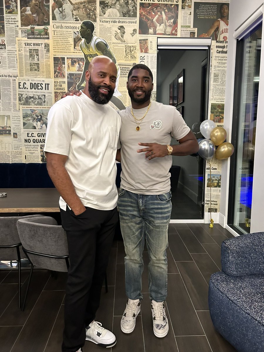 Happy to celebrate my guy E'Twaun Moore’s house warming party. 

One of the best to ever lace them up at Purdue. 

#BoilerUp