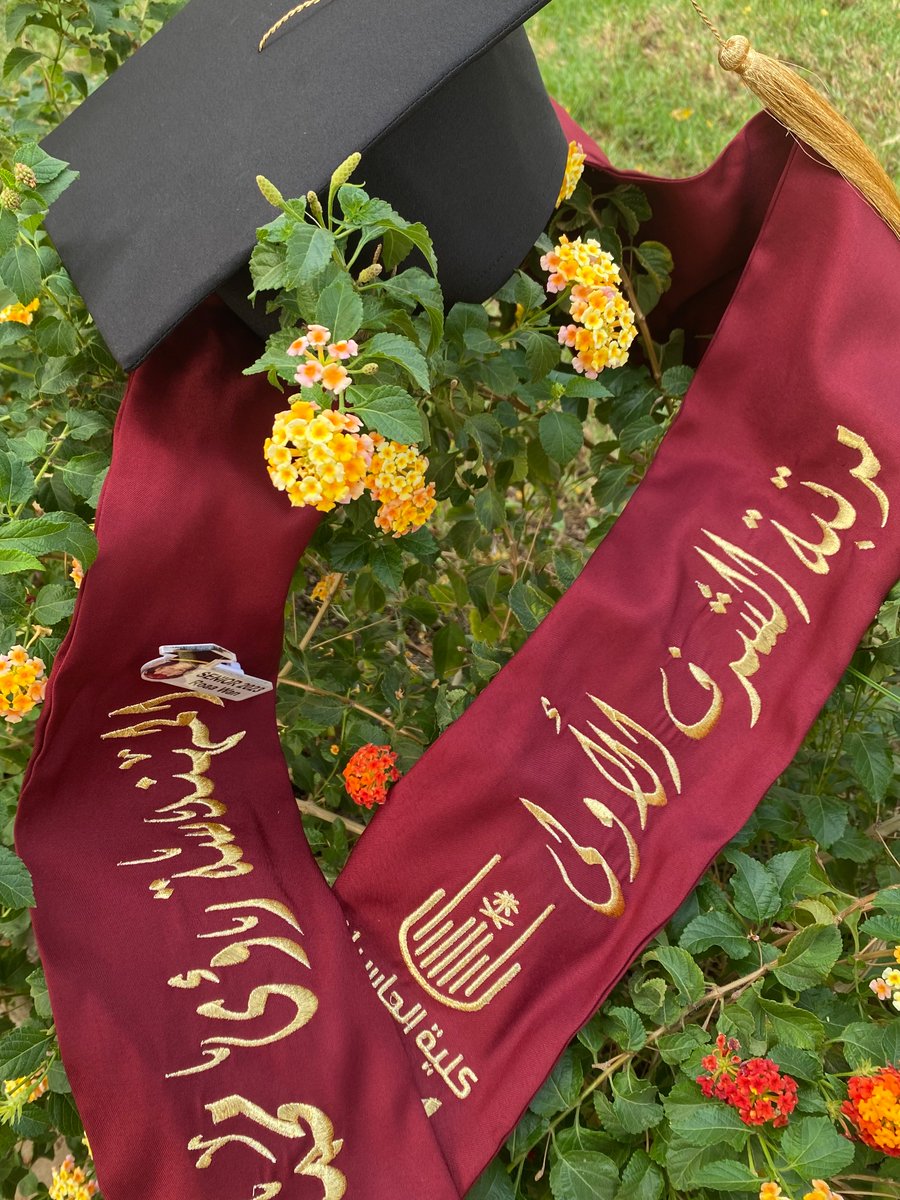 Roaa_Wan's tweet photo. نحنُ لهآ و إن أَبت رُغماً عَنهآ أتينا بهآ 🎓 

وماكنتُ لأفعل لولا أن الله مكّنني الحمد لله ما ختم جهد ولا تم سعي إلا بفضله✨ 
 
🤍🤍🤍🤍🍃 https://t.co/xLkWPB9sLK