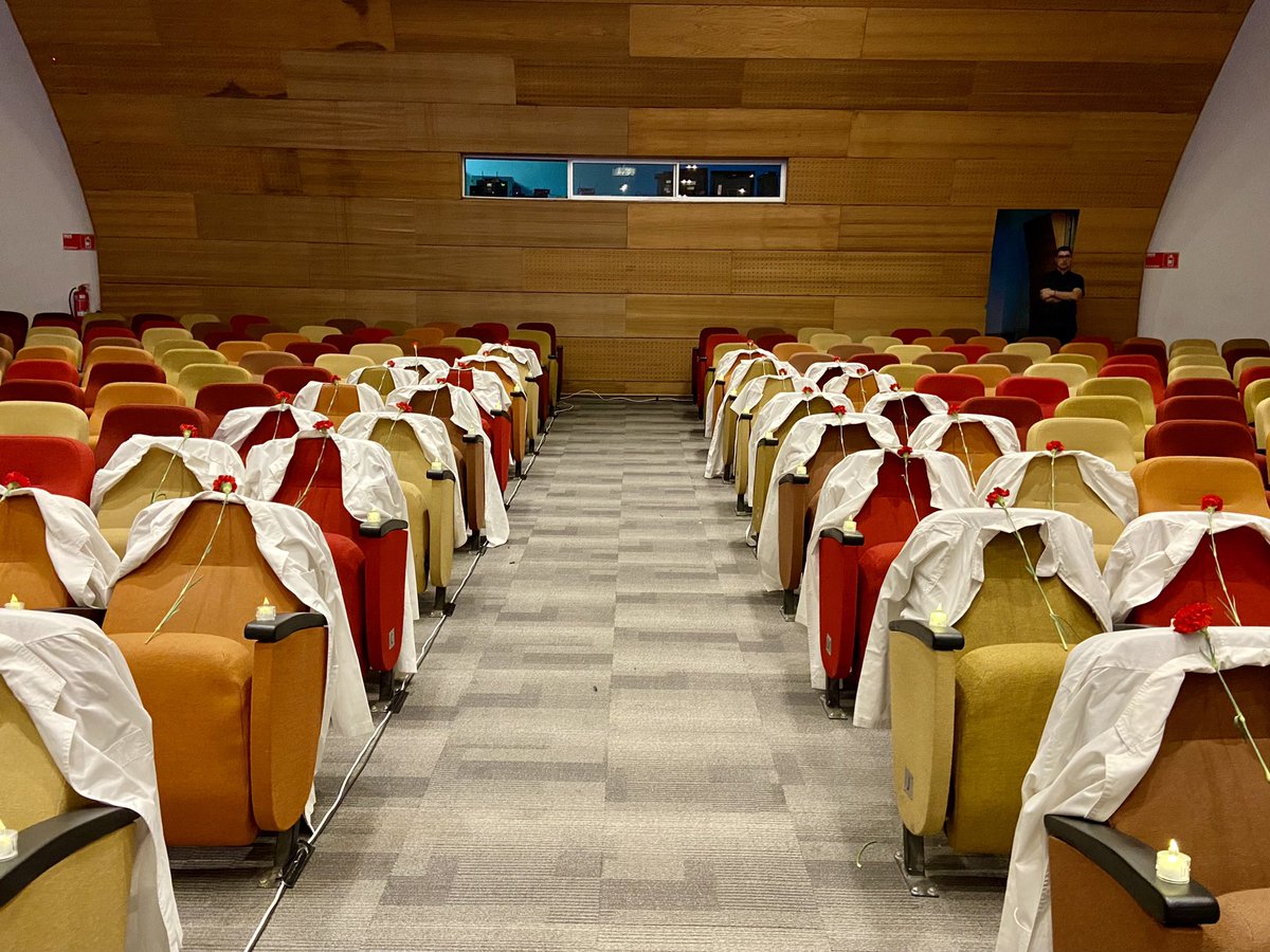 ColMedSantiago's tweet image. Vicepresidente de #ColmedSantiago, Dr. @imenoxa, participa en la presentación del Informe Comisión Verdad y Memoria de @colmedchile, documento que rescata testimonios de médic@s durante el Golpe Militar.