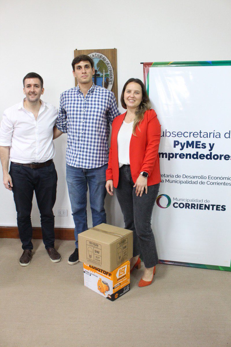 Nuestro orgullo es inmenso

Hace dos meses, Nahuel, María y Erick aceptaron el desafío de presentar su plan de negocios y postularse en el concurso de #JóvenesEmprendedores.
¡Hoy son los ganadores! 🏆
Les entregamos sus premios, para que sigan creciendo con sus emprendimientos.