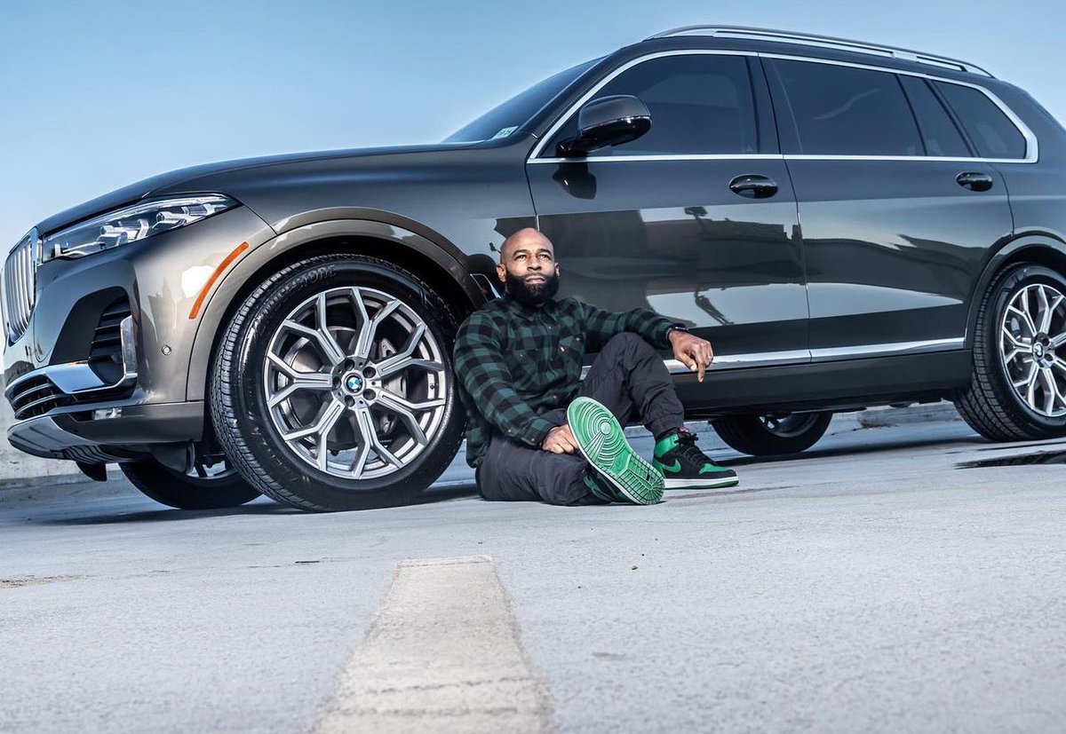 Mr Light tweet media