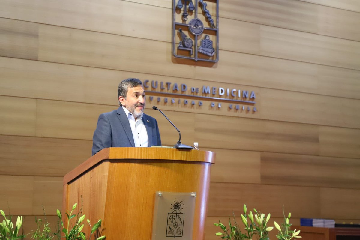 colmedchile's tweet image. El Dr. Enrique Morales, Pdte. Comisión Verdad y Memoria del #Colmed nos comenta su experiencia al realizar este informe: “Esta comisión no nace de la nada, hay muchos esfuerzos detrás, pero especialmente quiero destacar a los familiares de los médic@s fallecidos y desaparecidos…