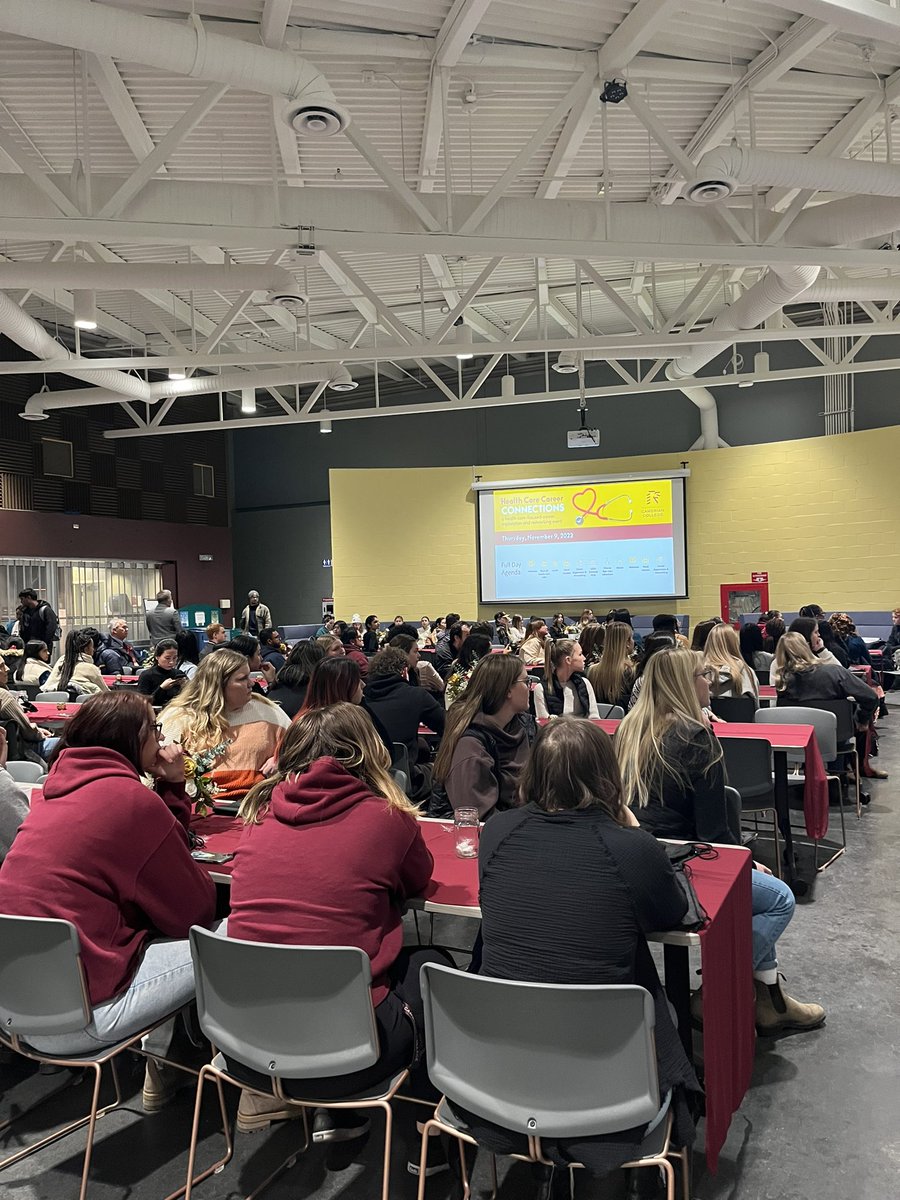 ReneeScott2017's tweet photo. The Health Care Career Connections event continues into the evening as our post secondary students join us to hear from 19+ Northern Ontario Healthcare organizations that have dedicated their time and support to be here with us tonight.
 @cambriancollege. https://t.co/j0ZVYC9Ur0
