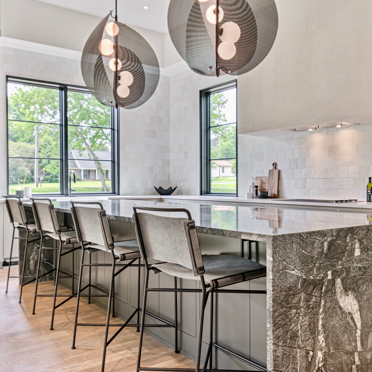 parkscompass's tweet photo. Meticulously crafted by Domestic Builders, this new construction masterpiece blends elegance with modern design, offering a functional and comfortable living experience! 💎✨

Listed by Lisa Culp Taylor - LCT Team • 1223 Haber Dr • Brentwood • MLS# 2581283 • $3,295,000 https://t.co/wuIWNDSX6B