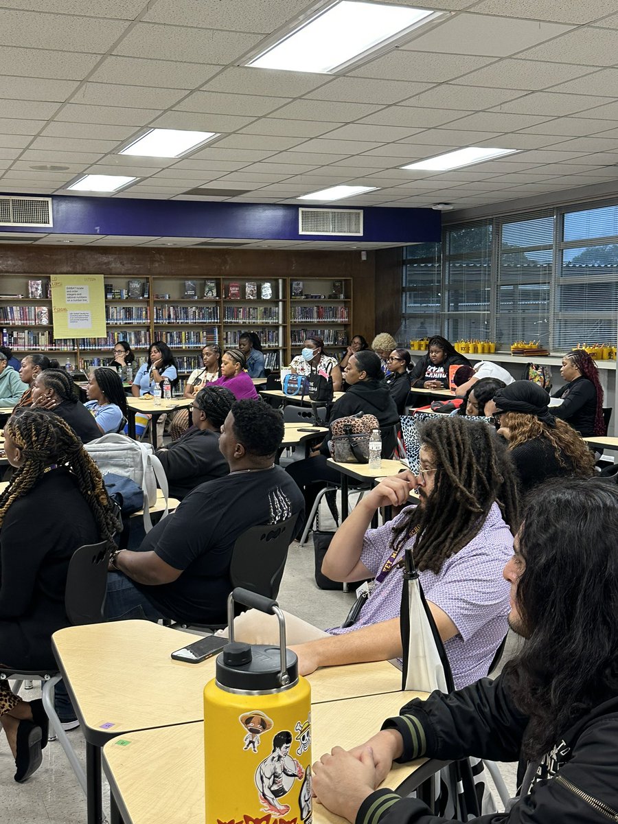 KeyMS_Cougars's tweet photo. Demo Day at Key Middle School! 💛💜

#HISD #KMS #KeyMiddleSchool https://t.co/Sv9SCGxyjL