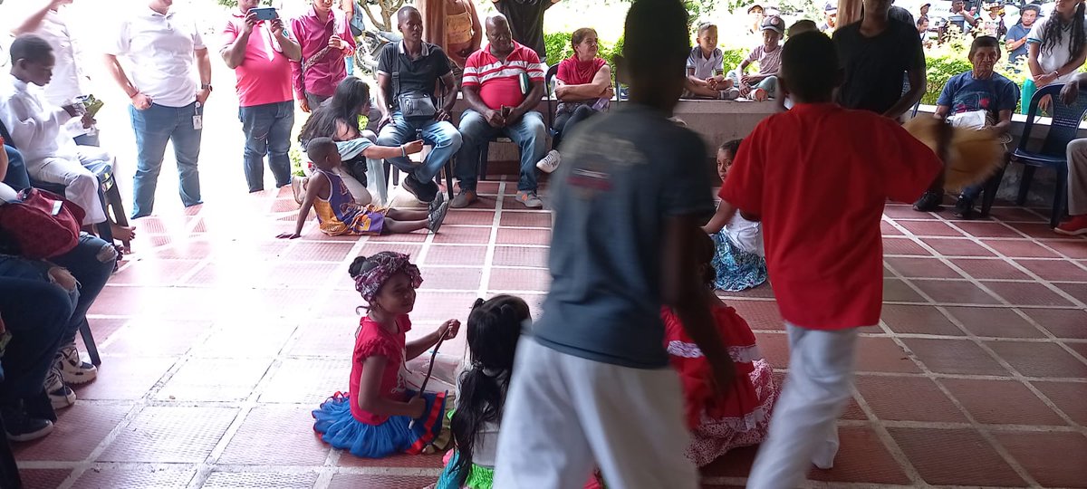 sarethjego's tweet photo. Escenarios comunitarios son nuestros espacios de vida desde donde encontramos la fuerza para seguir construyendo. Gracias @mincultura  por las garantías para seguir construyendo en el territorio desde nuestra cultura https://t.co/OTwUVxT2fe