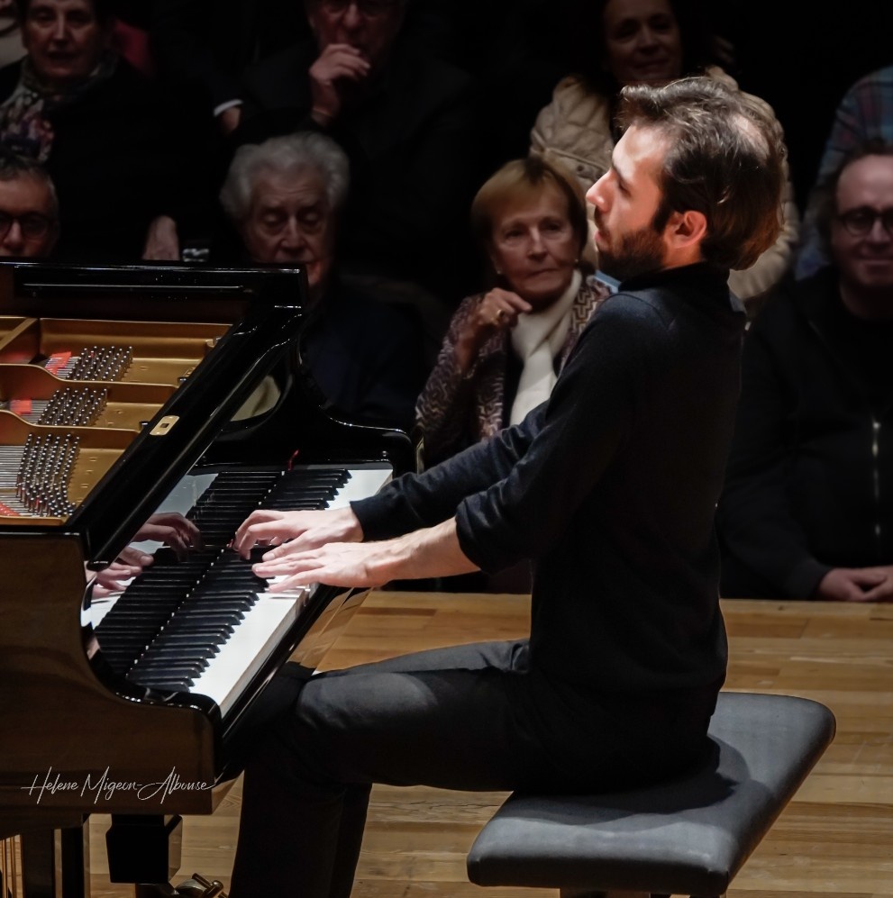 🎶 Bravo #AlexandreKantorow for this fantastic #piano #recital at the @philharmonie de #Paris ! 👏👏👏
🎼 #Brahms #Liszt #Bartók #Rachmaninov
 📷 @helene_mahln - 2023 nov.09
#ClassicalMusic #PianoRecital #Pianist