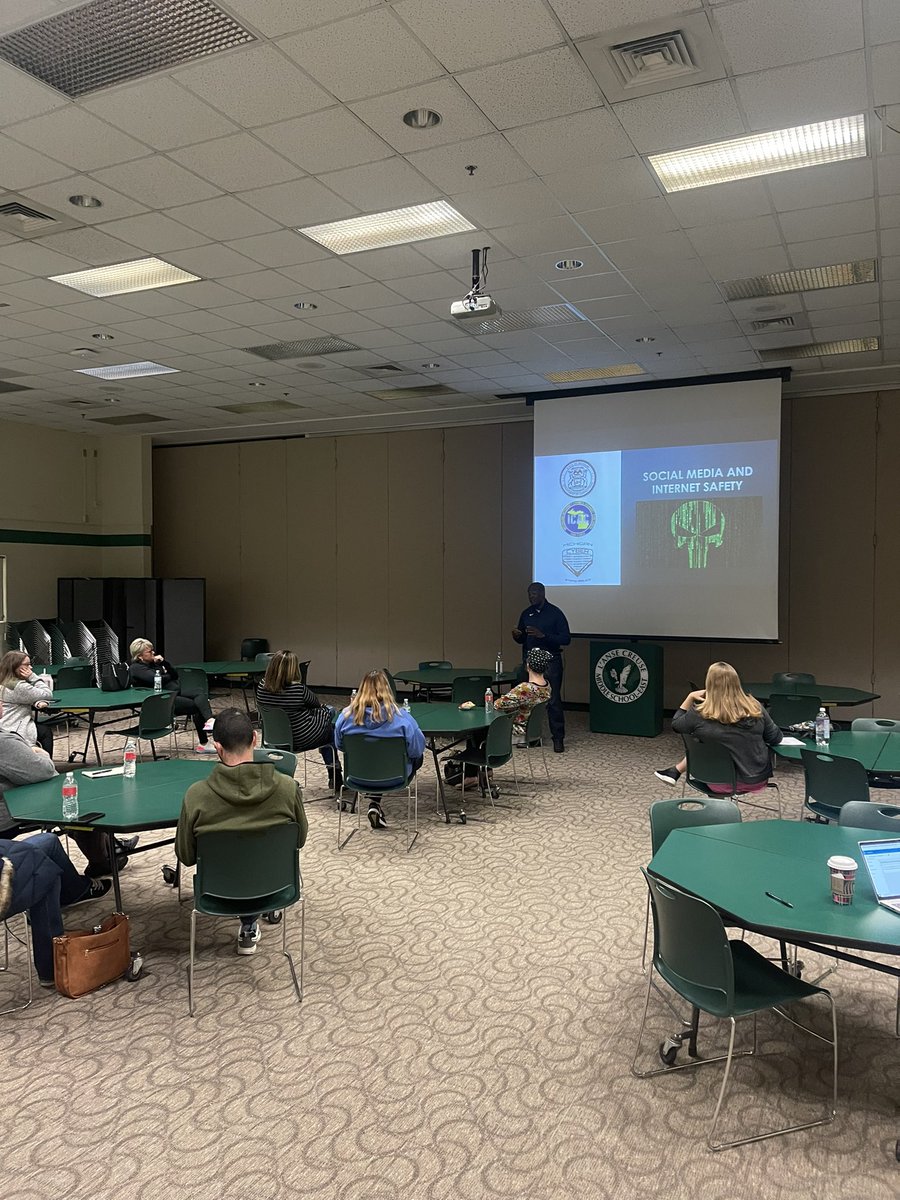 A big shout-out to Detective Sergeant Antonio Richardson of the Michigan State Police Department! Grateful for his informative session at our 2nd Parent Academy, raising awareness about internet and social media for our middle school students. 🌐👨‍👩‍👧‍👦  #OnlineSafety #ParentAcademy