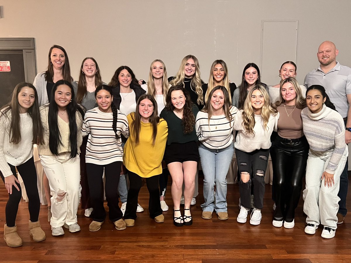 Celebrated last night with our end of season banquet. Thank you to all the Captains and Seniors for the amazing speeches!

And thank you to all our parents, players, and coaches for a fantastic season!!

<a href="/OHS_Tigers/">Oakville High School</a> <a href="/BCzuppon/">Becky Czuppon, OHS A.D.</a> <a href="/OakvilleBoysVB/">Coach Betz</a> 

#togetherweroar