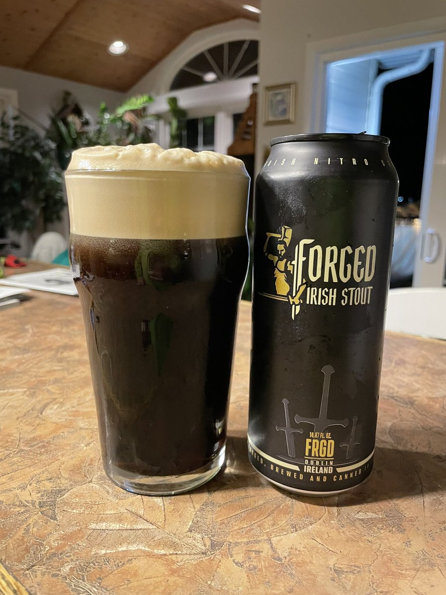 ianpconklin's tweet photo. @TheNotoriousMMA @ForgedStout Just look at the cream….just call it Clapton! 👍🏻 #FRGDArmy #philly ☘️ 🇺🇸 https://t.co/0KTpEmzQVg