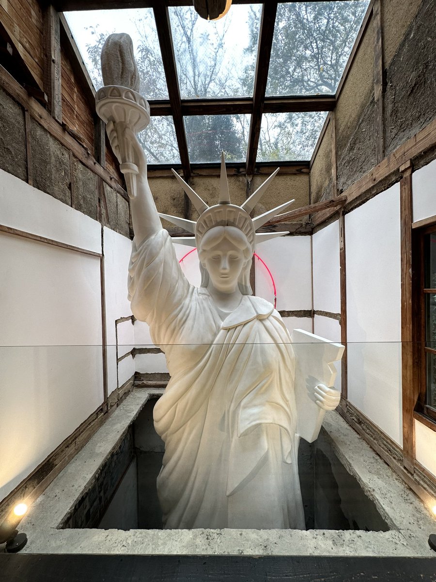 Yaschoff's tweet photo. La Liberté Japon https://t.co/7wBjs4q7Ag
