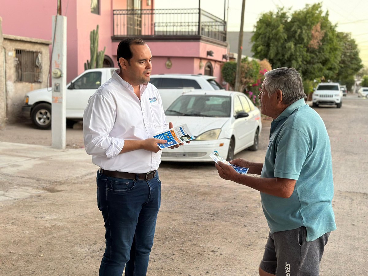 eduardoacunap's tweet photo. Platicamos con las y los vecinos de la Col. Sonacer, invitándolos a reportar posibles acciones de mejora en su colonia; nos llevamos varias tareas para apoyarlos a darles solución. 

#QueHermosilloHable https://t.co/S9NV7H54nV