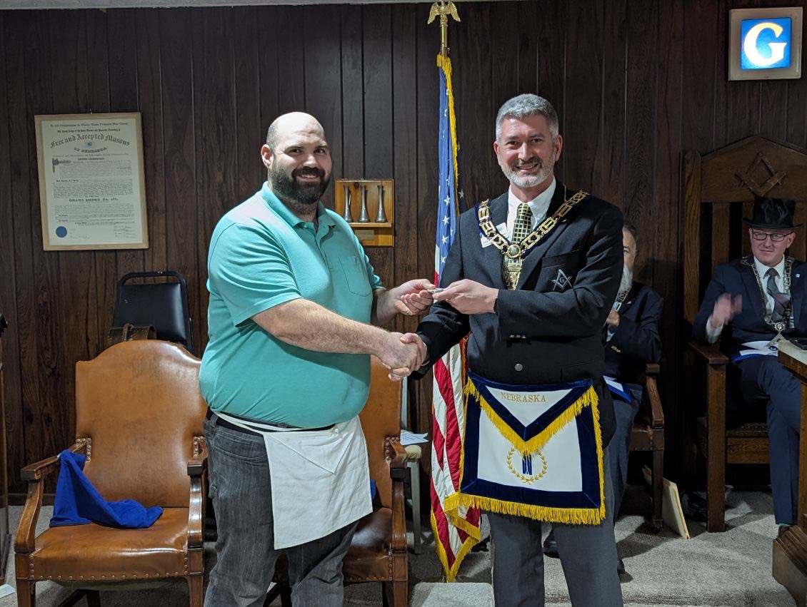 GrandLodgeNE's tweet photo. Bro. Justin Bower of Omaha Lodge No. 288 earned a Grand Master’s Excellence in Proficiency coin on 11/7 in the Master Mason degree. RWB John Herbolsheimer made the presentation, and shared that Bro. Bower loved the process of learning the ritual for proficiency. Congratulations! https://t.co/oqgkTUrY1k