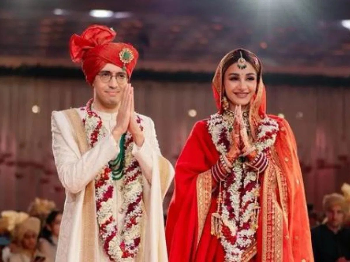Former Miss India #AditiArya ties the knot with billionaire #UdayKotak’s son Jay

DETAILS: news9live.com/entertainment/…