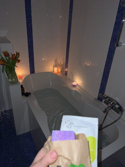 Bath date? 😘 https://t.co/RchTEtNyB0<a href="/tag/jiology"class="tags"><span>#jiology</span></a>