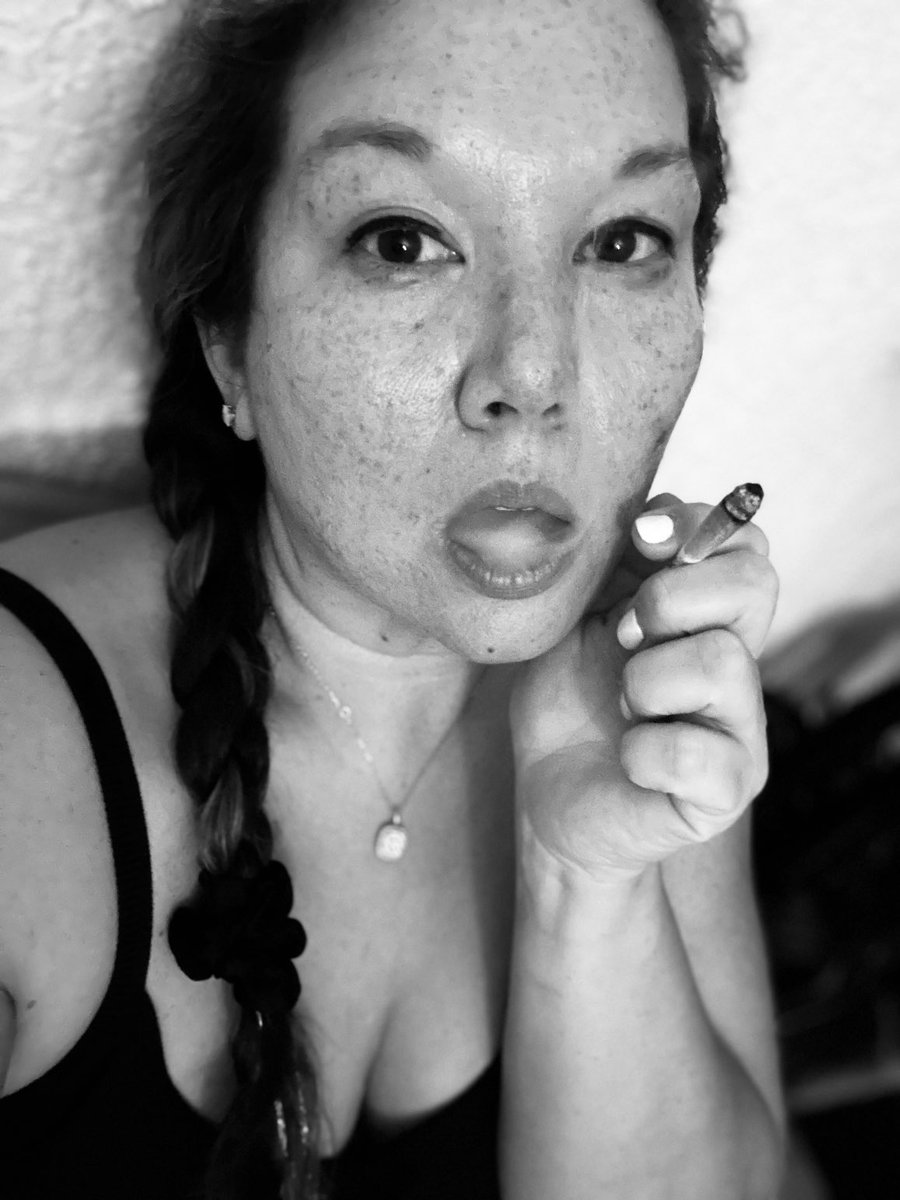 Shelley_Knight1's tweet photo. Another night, a new AirBNB… highway vagabonds! #exploringFlorida #Evergladesnext #SevenMileBridge #TheKeys #BikinisinNovember #blessed #StonerBabe ✌️💛🔥 https://t.co/8h9d7YiAnz
