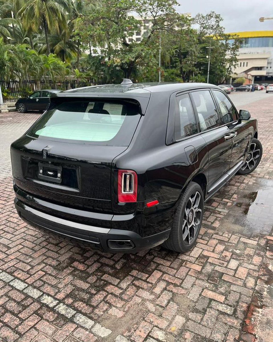 CarHub187's tweet image. Rolls Royce
Model: Culinan
Année : 2023 
Automatique
Démarrage à bouton
Siège en cuire
Toit panoramique
Localisation : Yaounde 
Prix : 420.000.000f
Tel: 697489605( Whatsap)