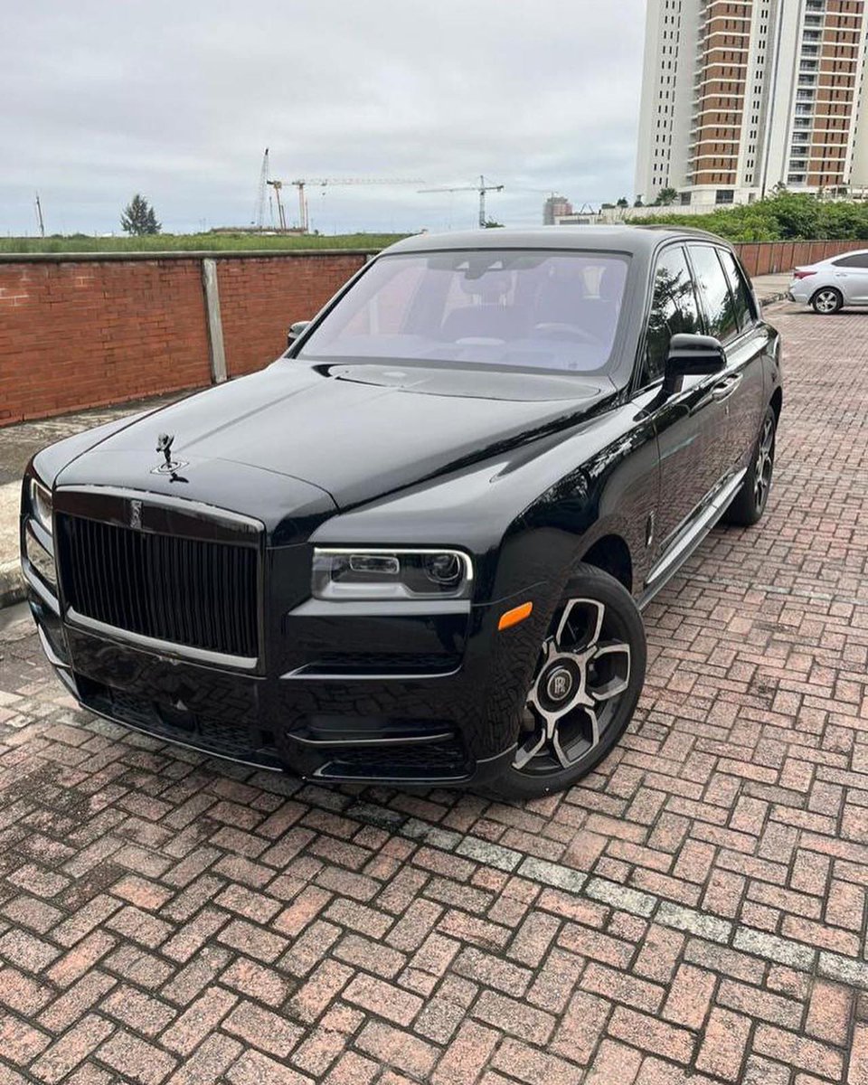 CarHub187's tweet image. Rolls Royce
Model: Culinan
Année : 2023 
Automatique
Démarrage à bouton
Siège en cuire
Toit panoramique
Localisation : Yaounde 
Prix : 420.000.000f
Tel: 697489605( Whatsap)