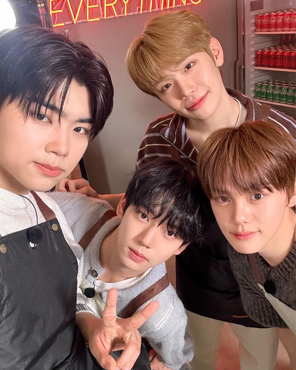 DOUBLEBASEONE_'s tweet photo. [📷] zb1official instagram update 

“🍚🍱🥘”

#ZEROBASEONE #ZB1
#제로베이스원 
@ZB1_official https://t.co/r70OGtlBGr