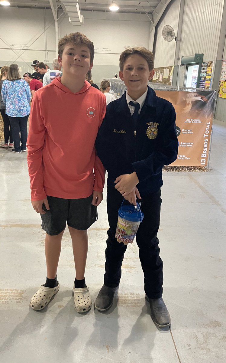 potter_252's tweet photo. Thursday night at the Volusia County Fair? Yes please! Great auction night for some of our @IvyHawnSuhr FFA students; it’s always fun seeing our students out here supporting each other. #wearethehawn #ivyhawnproud https://t.co/D18BbZVX1R