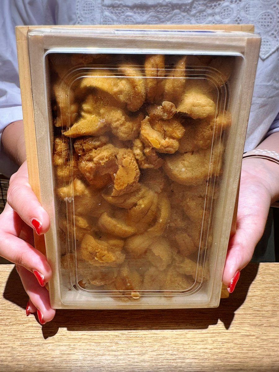 午前中は番組ナレーションの収録でした。お昼ごはんは気になっていた「みこ食堂」へ！楽天ポイントがあったので、ついつい日替わりみこ丼(大)を…。めちゃうまで大満足でした、これで午後の収録もがんばれます(＾ω＾)